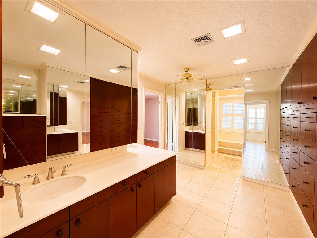 77 Townhouse 77 Property Photo 26