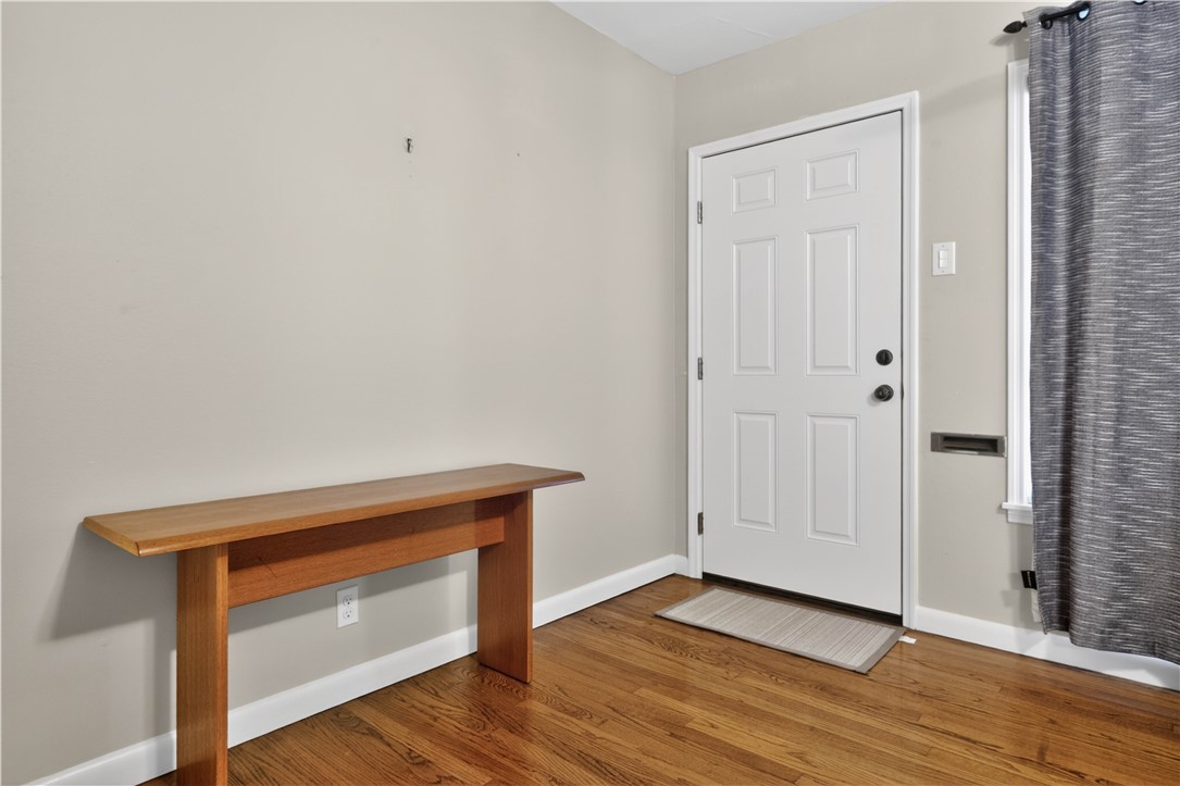 923 Grant Pl Property Photo 5