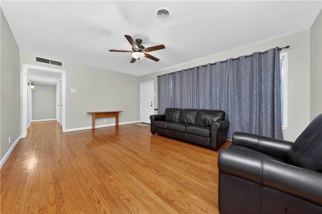923 Grant Pl Property Photo 6