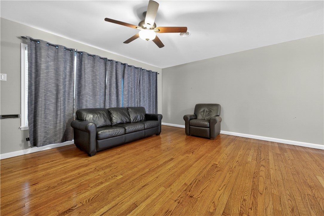 923 Grant Pl Property Photo 7