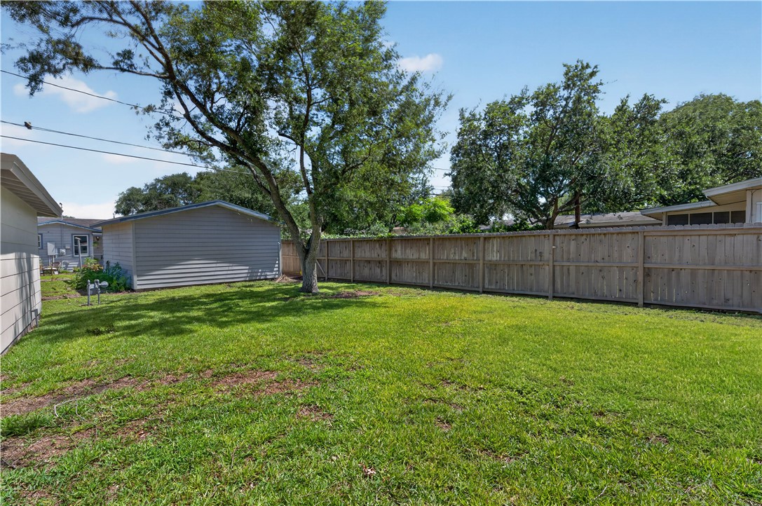 923 Grant Pl Property Photo 23