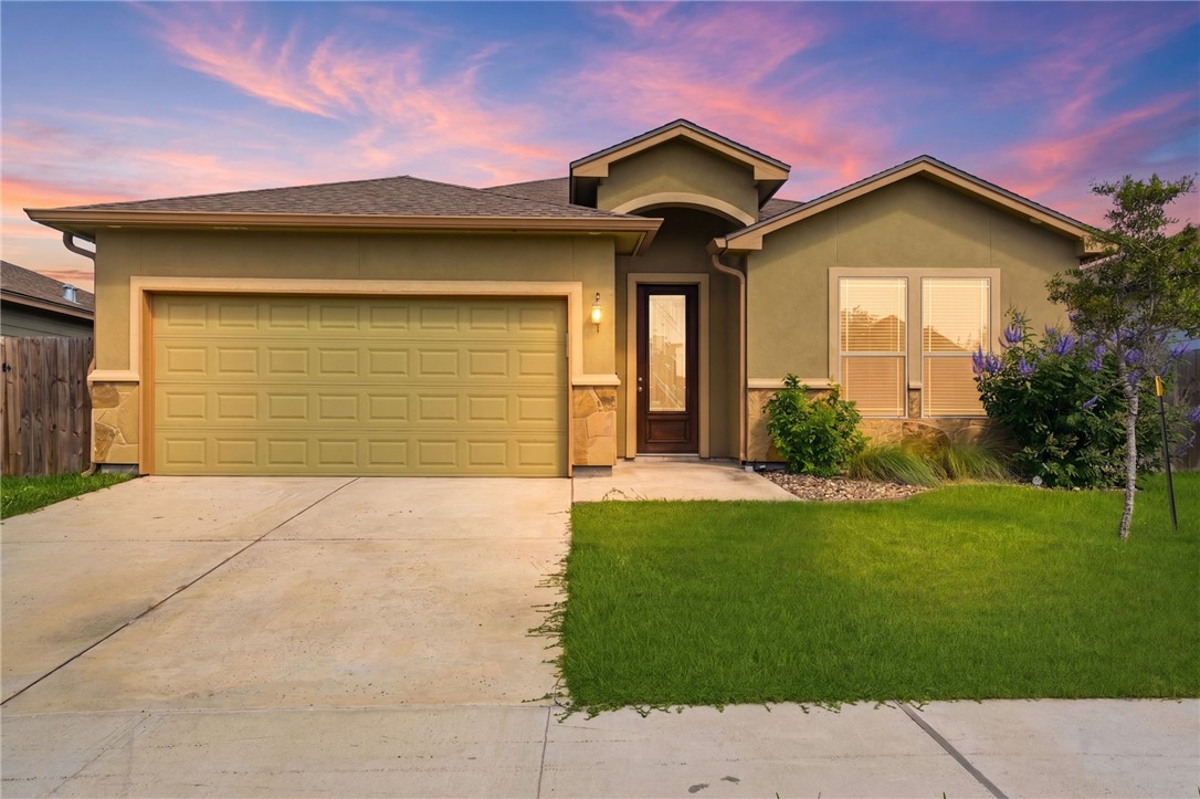 2221 Cuarzo Dr Property Photo 1
