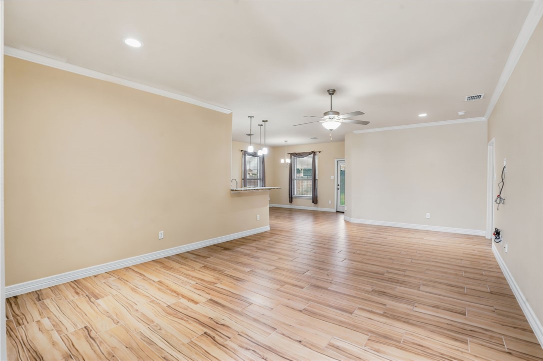 2221 Cuarzo Dr Property Photo 6