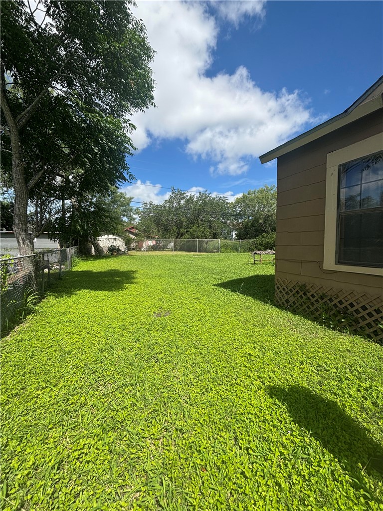 845 N Reynolds Property Photo 6