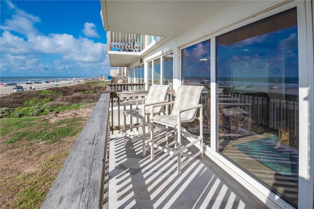 14810 Windward Dr 217 Property Photo 25
