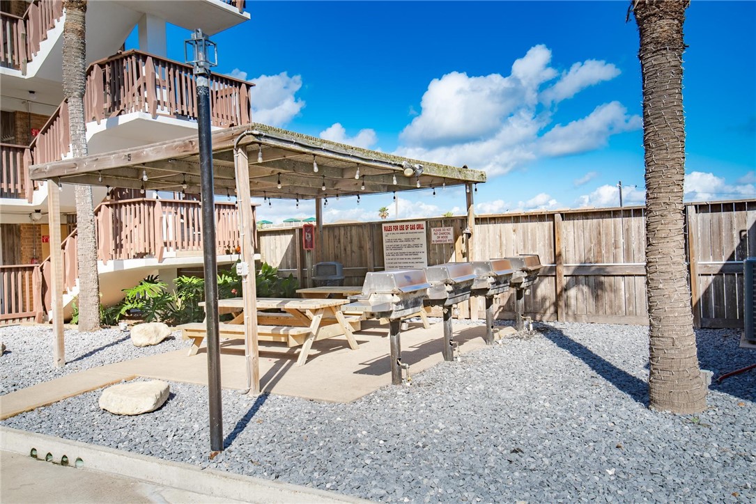 14810 Windward Dr 217 Property Photo 33