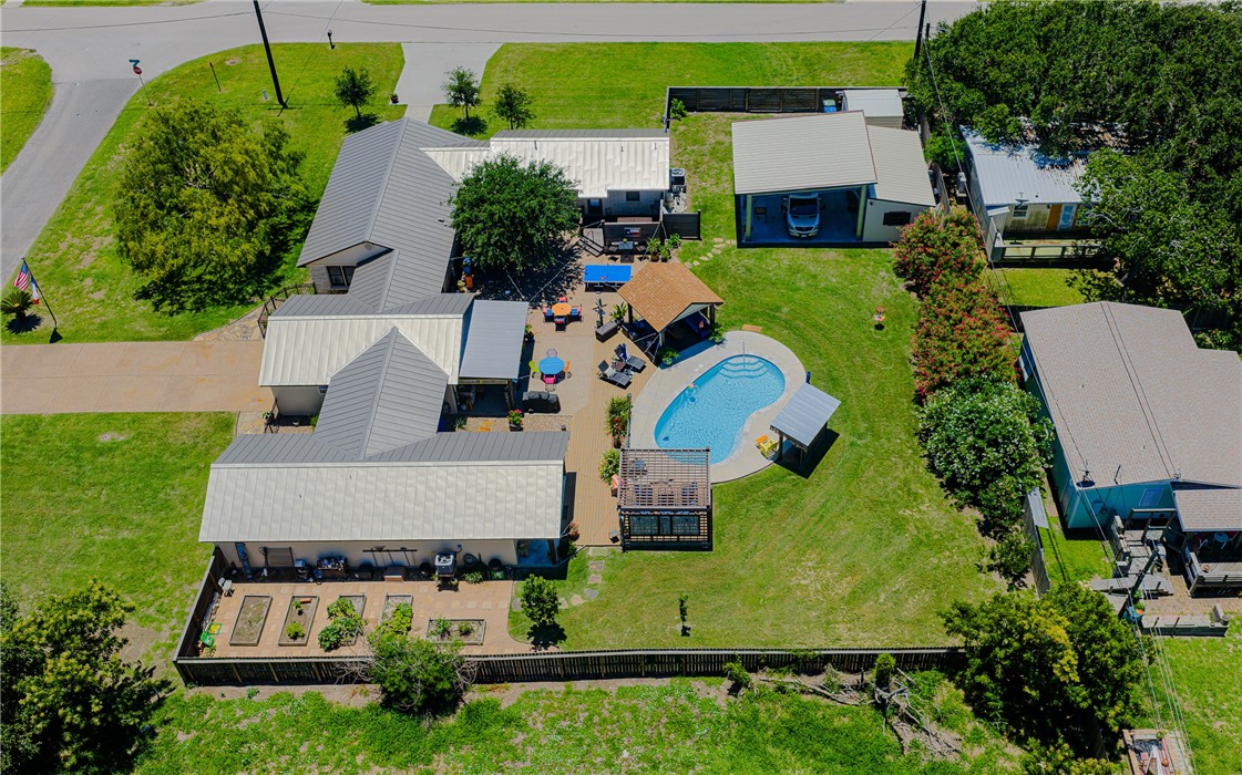 1622 Cherry St Property Photo 5