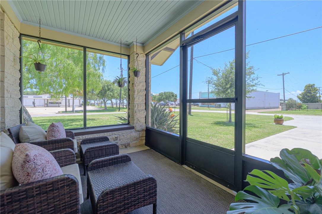 1622 Cherry St Property Photo 8