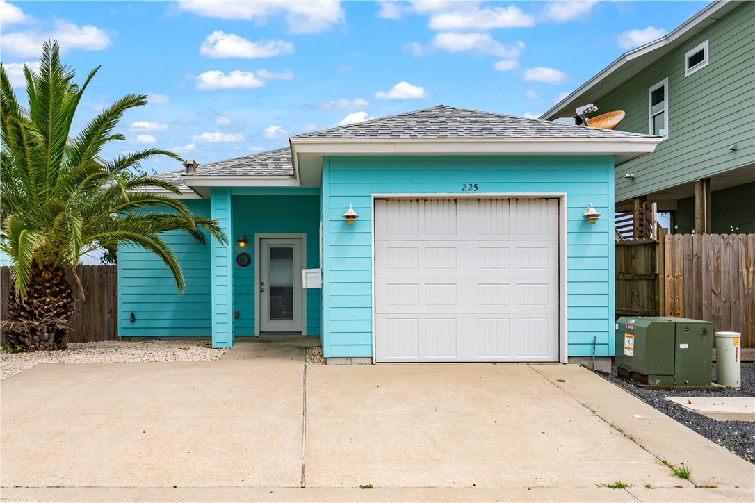 225 Port Lavaca St Property Photo 1