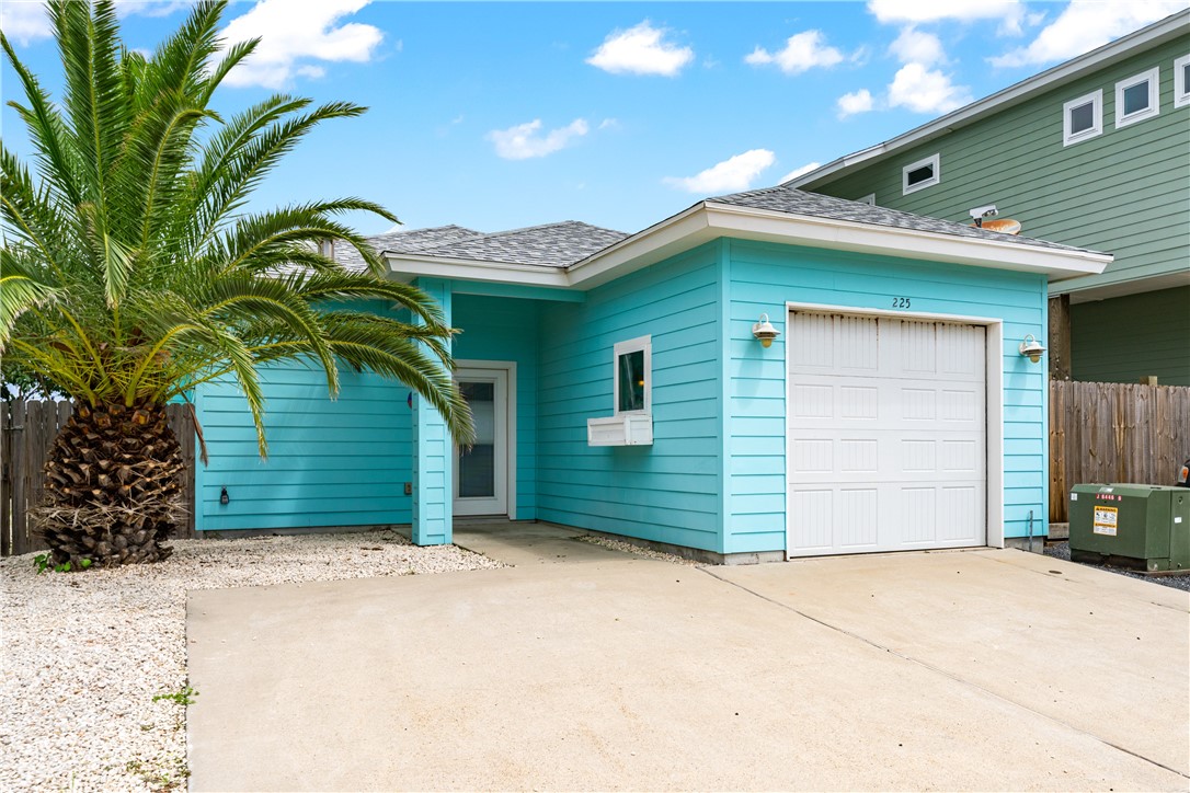 225 Port Lavaca St Property Photo 2
