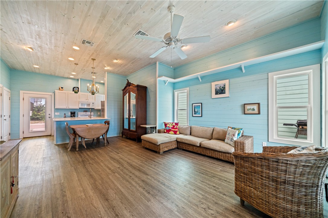 225 Port Lavaca St Property Photo 4