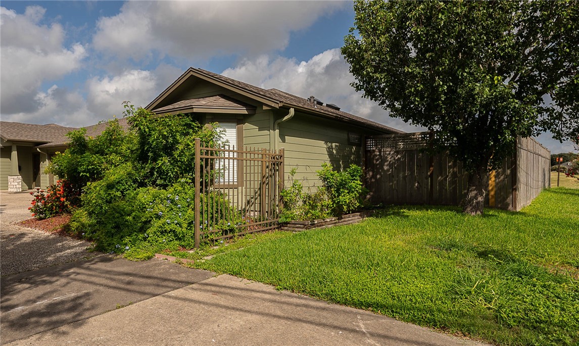 4245 Santa Fe St Property Photo 3
