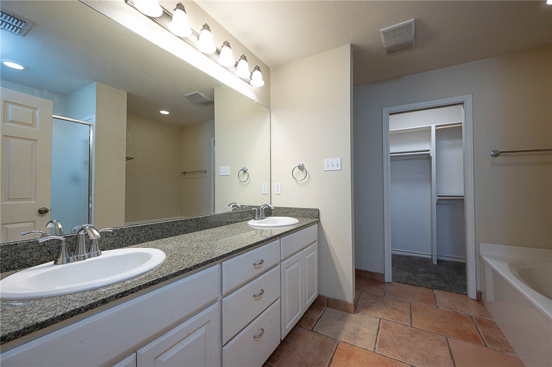 4245 Santa Fe St Property Photo 12