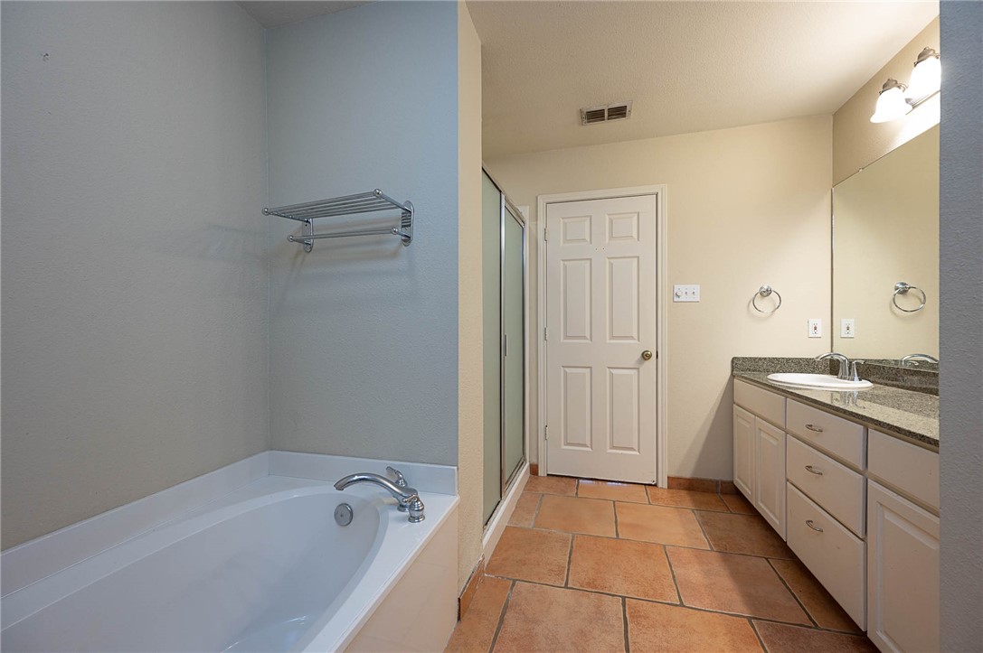 4245 Santa Fe St Property Photo 13