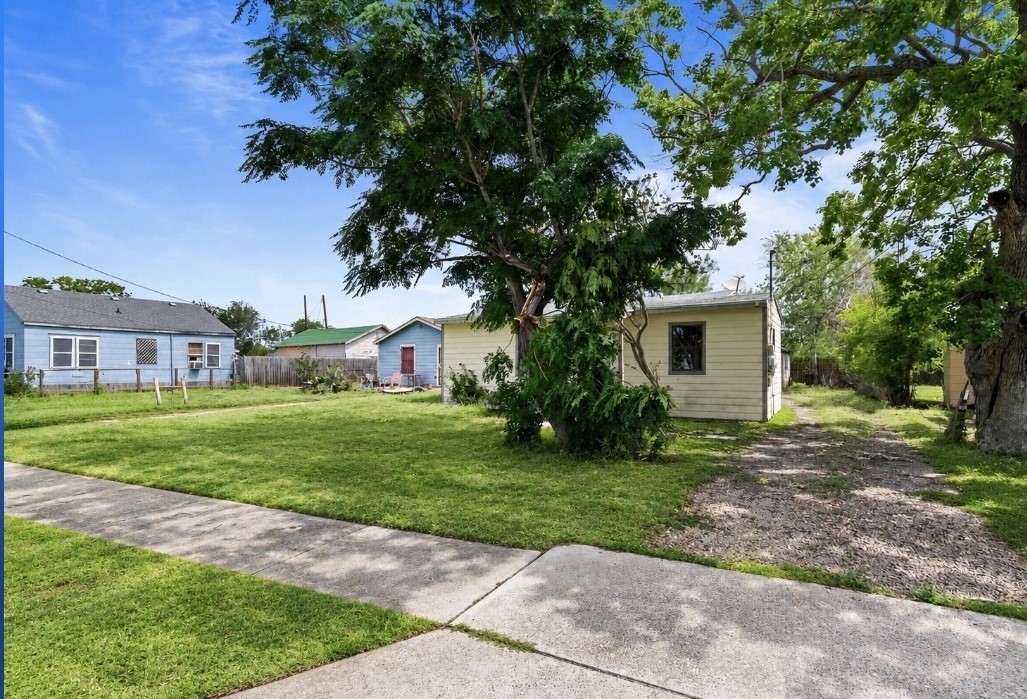 210 Tarlton St Property Photo 3