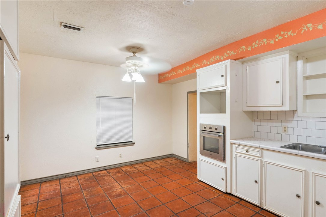 210 Tarlton St Property Photo 4