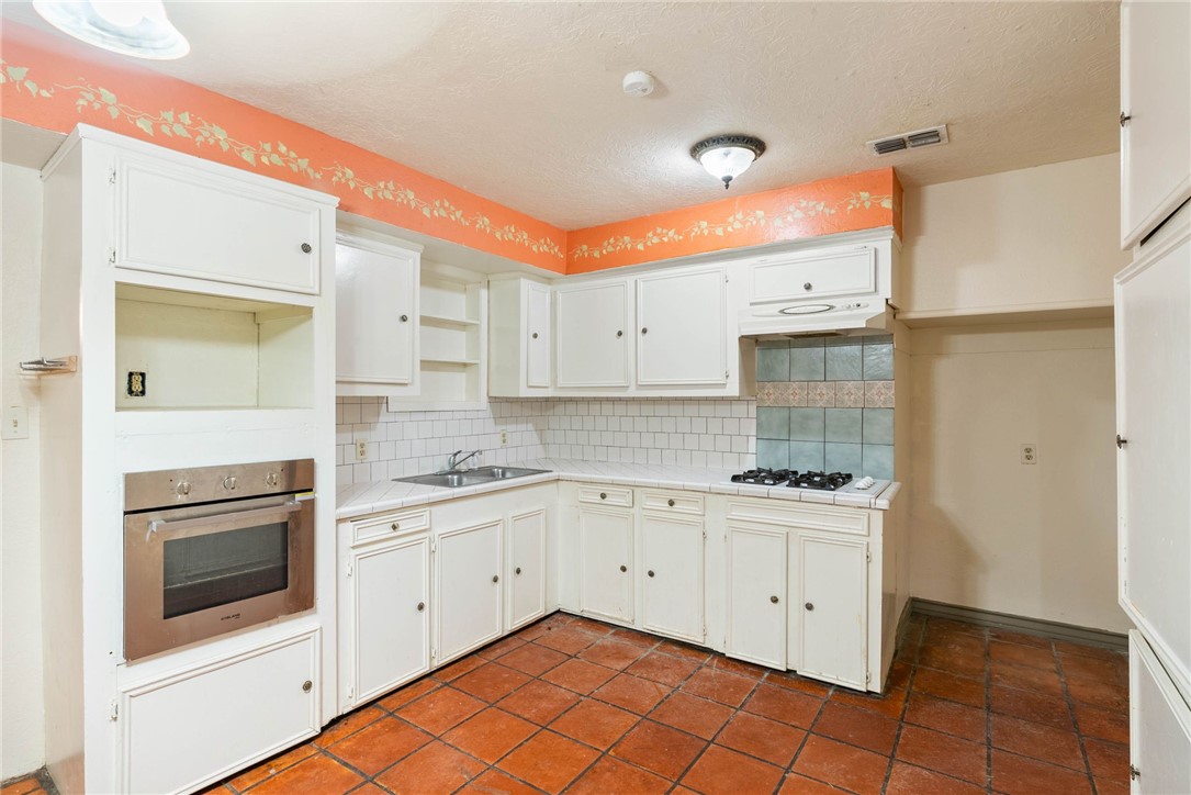 210 Tarlton St Property Photo 6