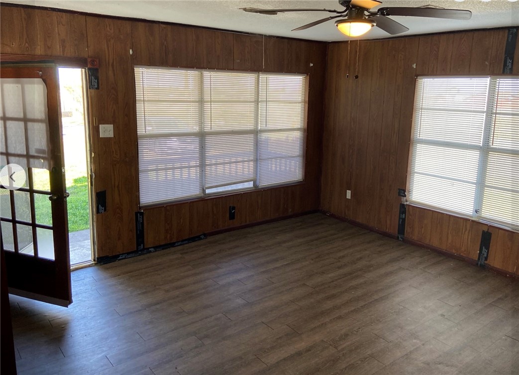 8149 Stillwell Property Photo 4