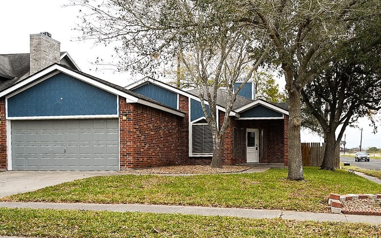7658 Clearbrook Dr Property Photo 2