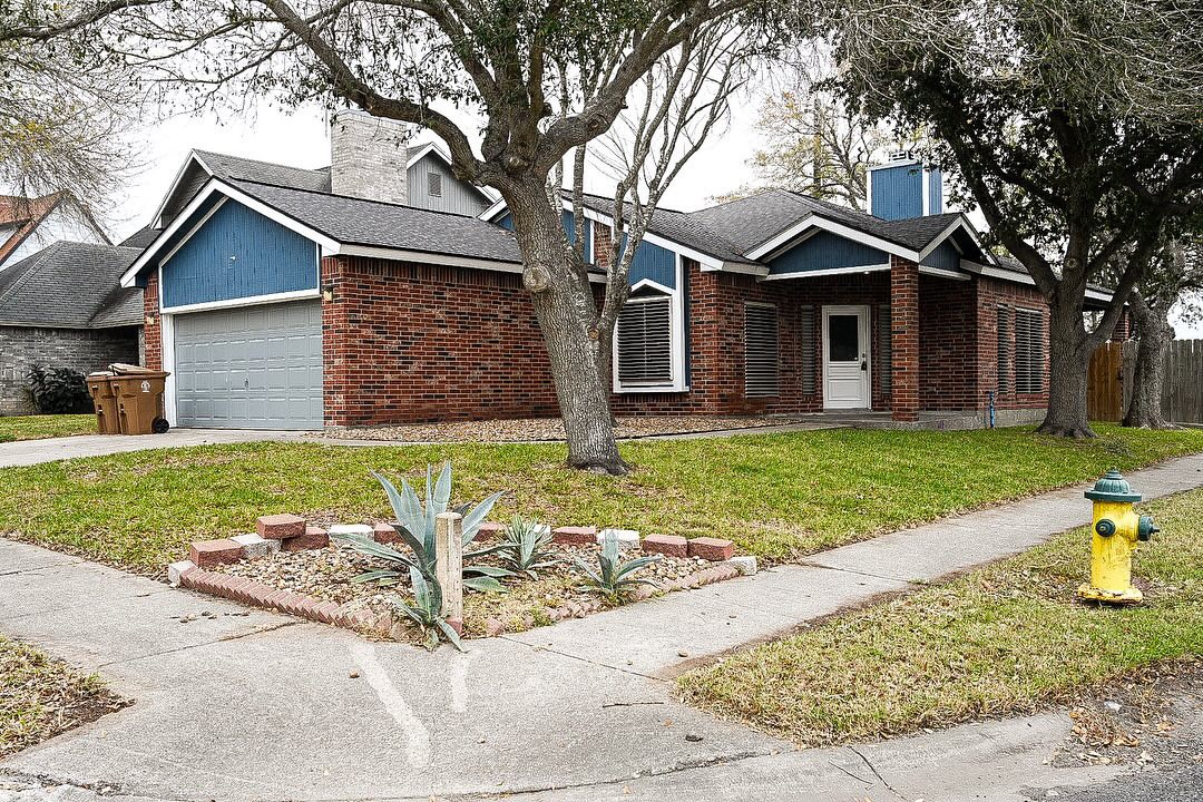 7658 Clearbrook Dr Property Photo 3