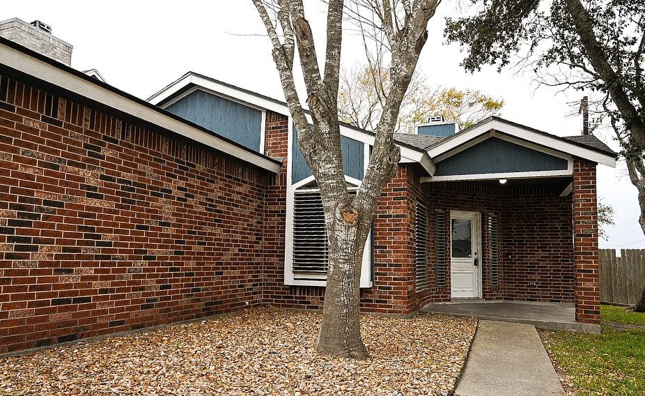 7658 Clearbrook Dr Property Photo 4