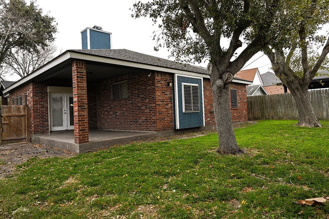 7658 Clearbrook Dr Property Photo 5