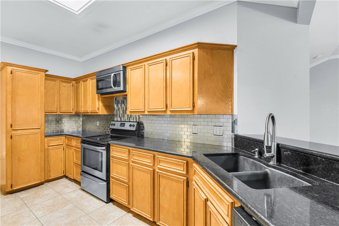7658 Clearbrook Dr Property Photo 12