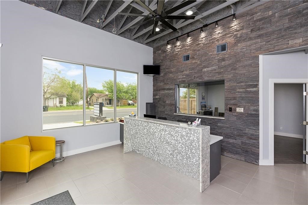 5117 Williams Dr Property Photo 2