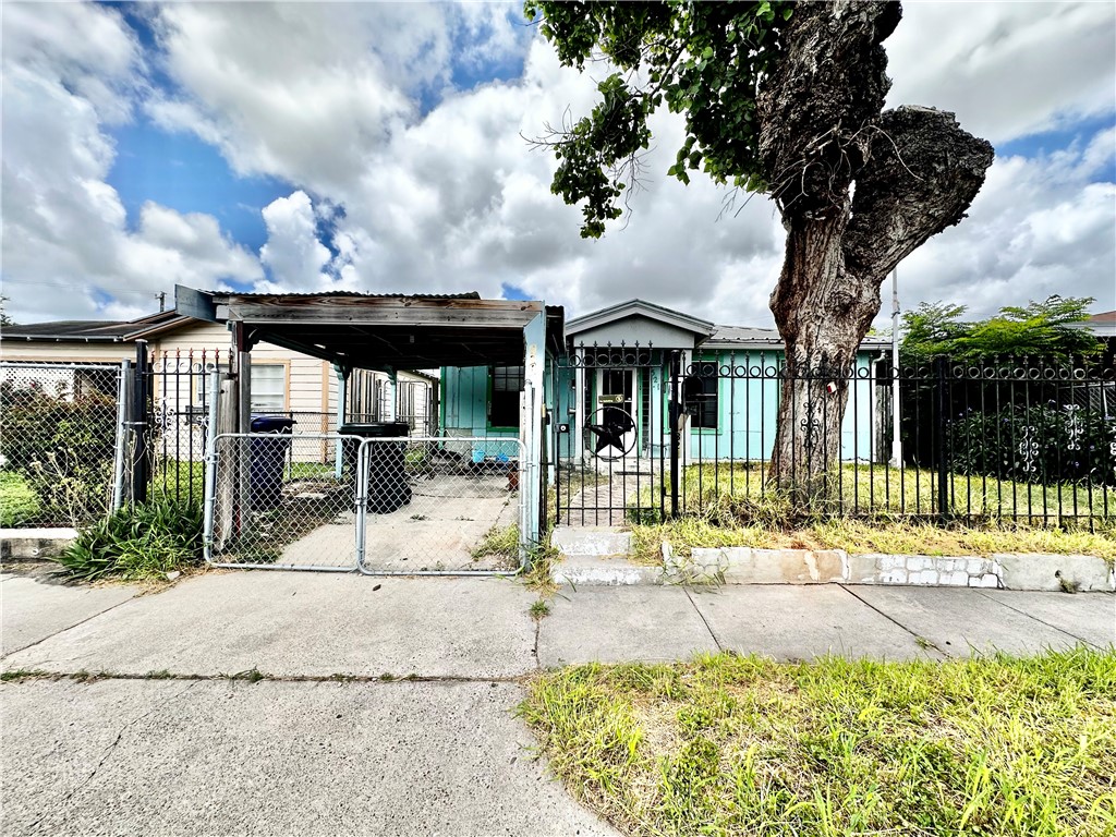 321 Cortez St Property Photo 1