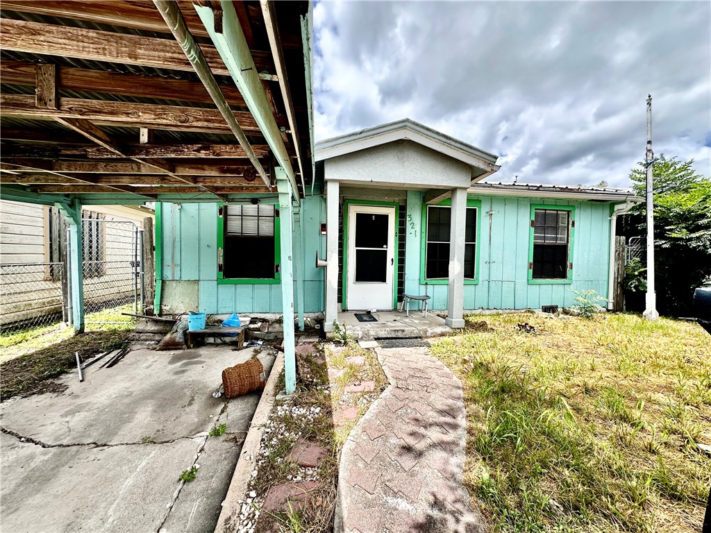 321 Cortez St Property Photo 3