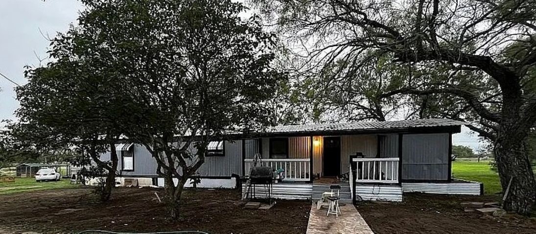 700 Lopez Property Photo 1