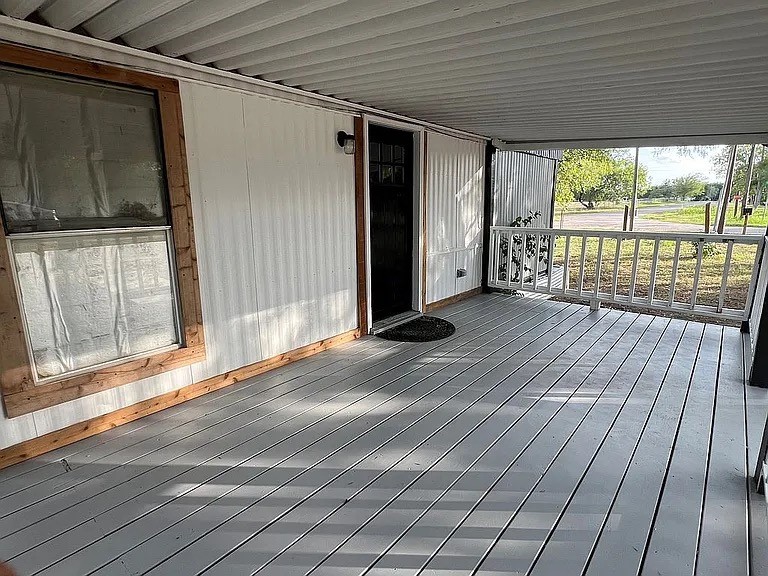 700 Lopez Property Photo 3