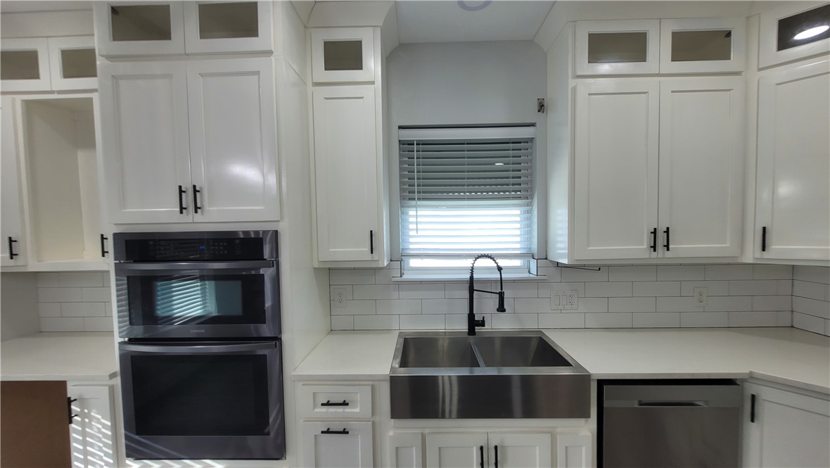 1215 S Live Oak St Property Photo 4