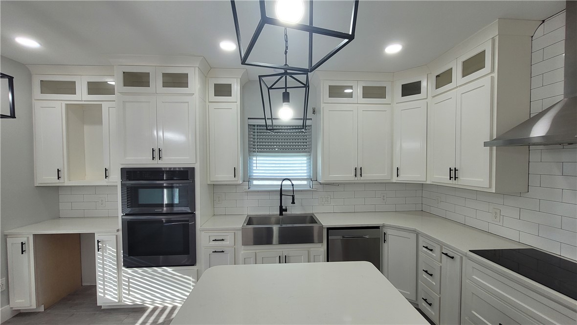 1215 S Live Oak St Property Photo 5