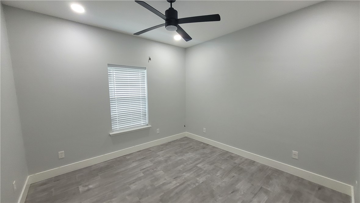 1215 S Live Oak St Property Photo 26