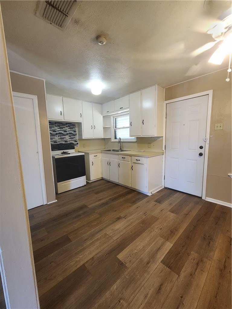 4945 Dodd Dr Property Photo 3