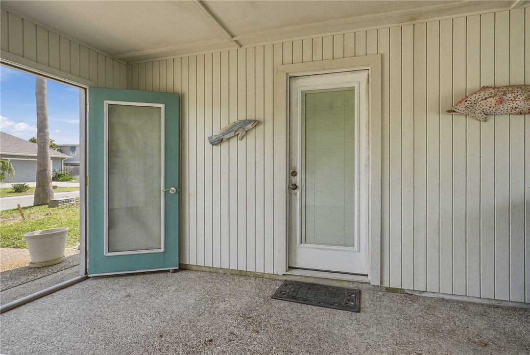 10 Catalina Dr Property Photo 28