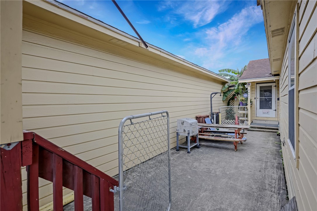 2621 Ayers St Property Photo 21