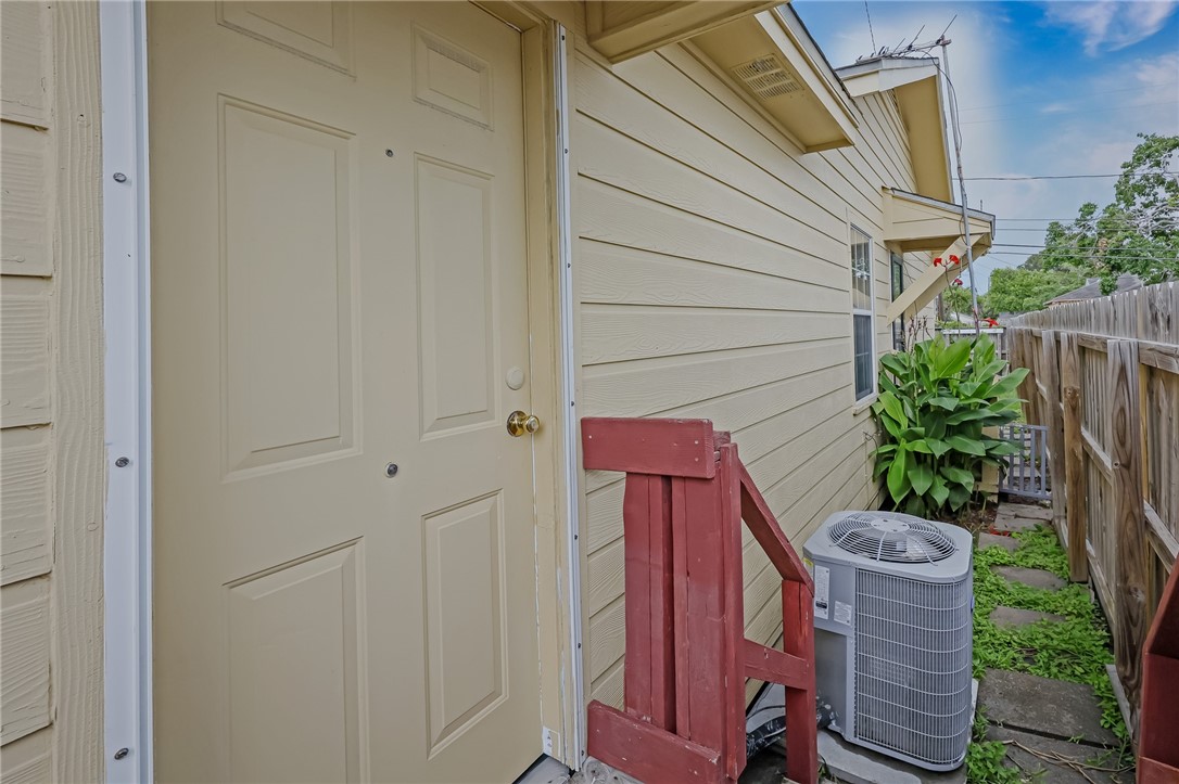 2621 Ayers St Property Photo 30