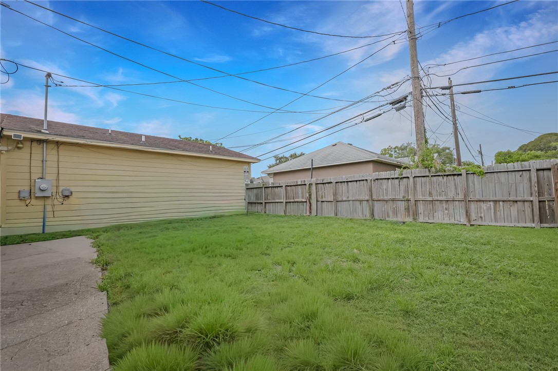 2621 Ayers St Property Photo 33