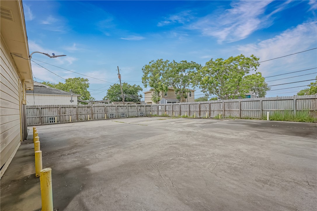 2621 Ayers St Property Photo 35