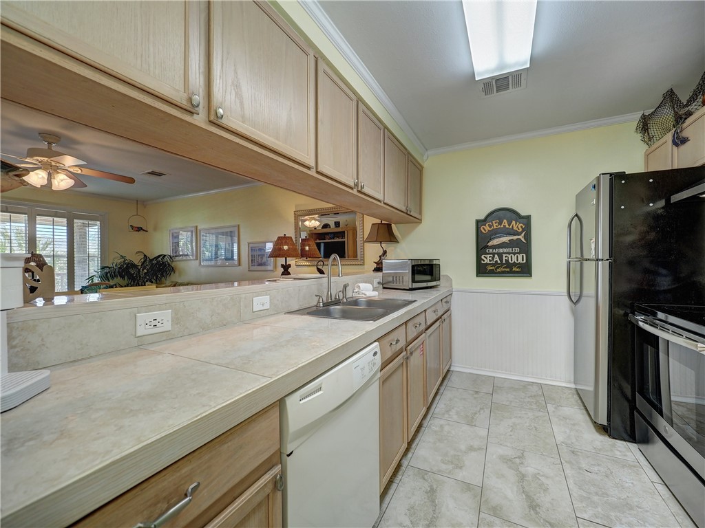 220 W Avenue F 1b Property Photo 10