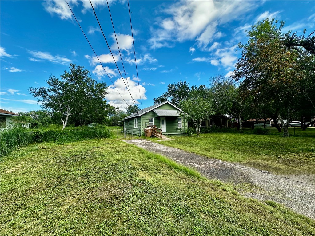 2729 Robby St Property Photo 2