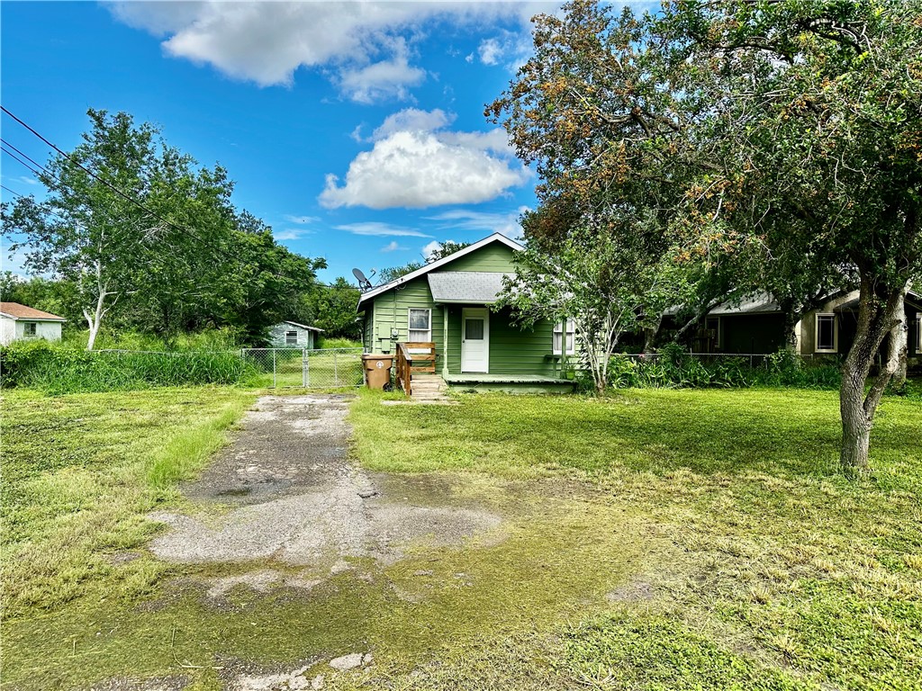 2729 Robby St Property Photo 5