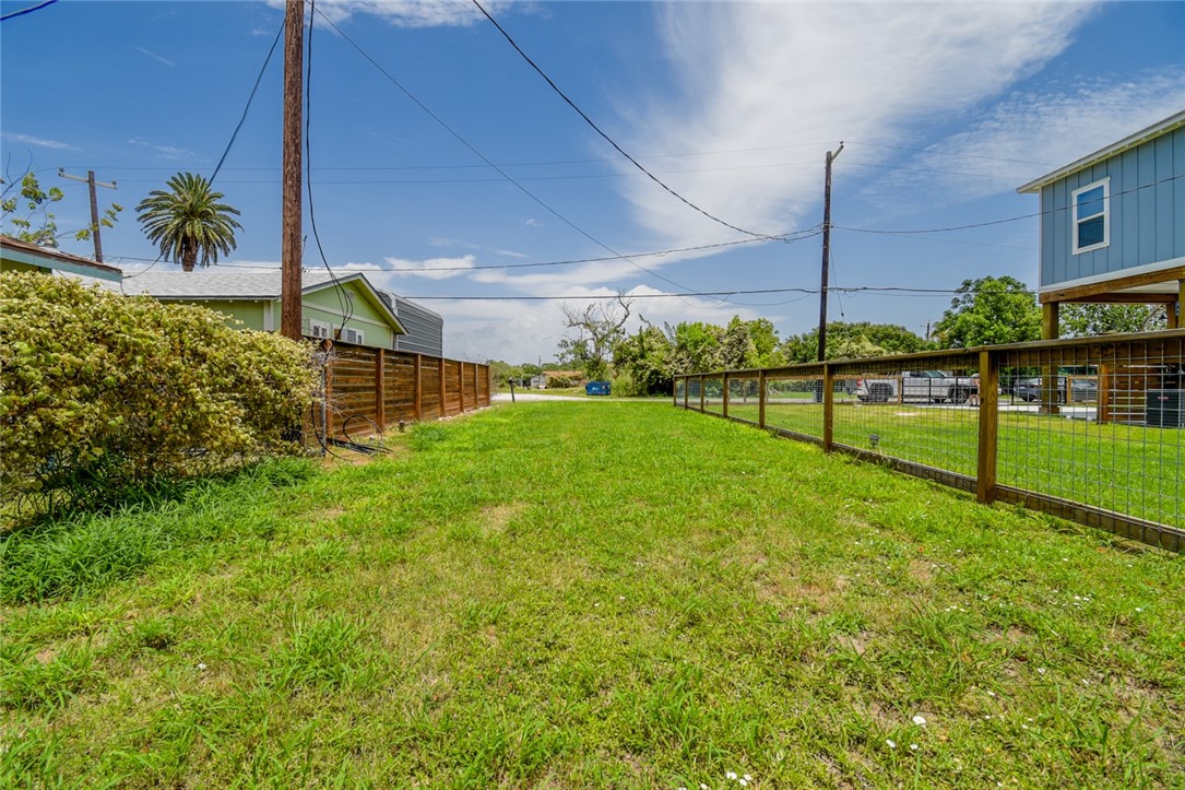 719 E Hackberry St Property Photo 10