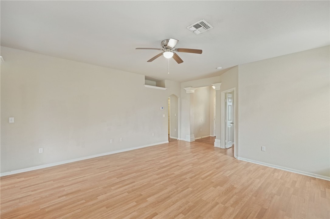 325 Pacific Dr Property Photo 5