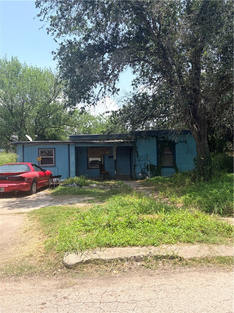 1604 Pena St Property Photo 1