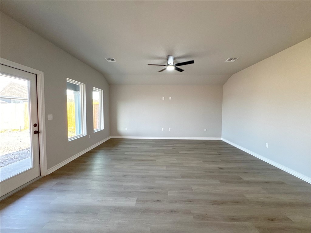 9121 Neena Dr Property Photo 6