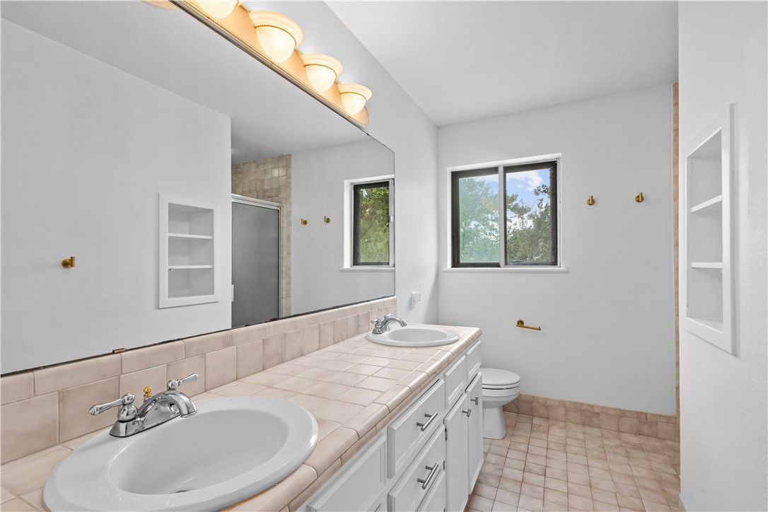 1010 Karnak Dr Property Photo 27