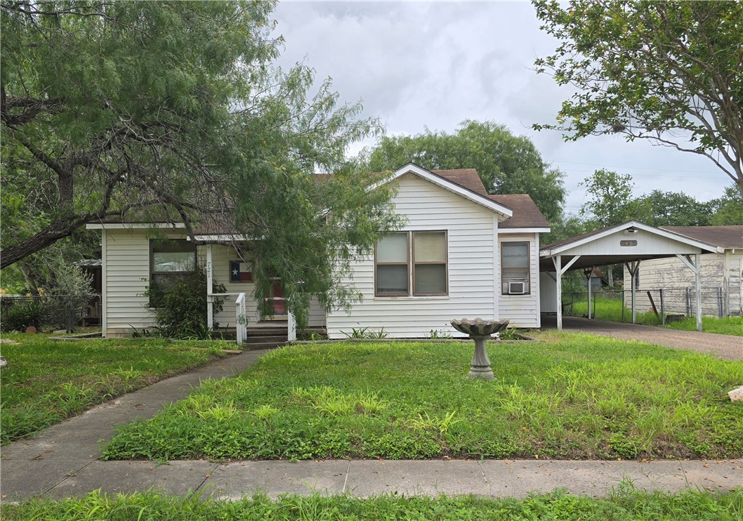721 E Lewis St Property Photo 2